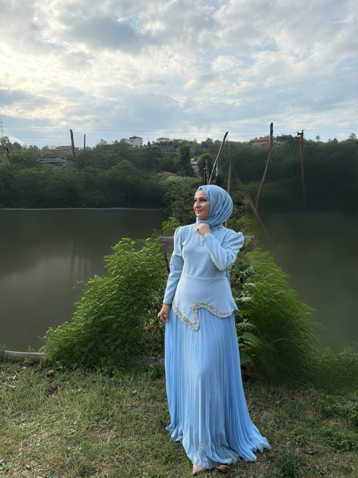 Mavi Uzun Kollu Drapeli Tesettür Abiye - Görsel 3