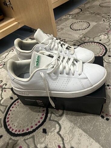 Orjinal beyaz adidas