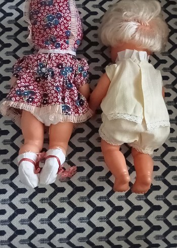 Beyaz ve Desenli Elbiseli Bebekler - Görsel 2