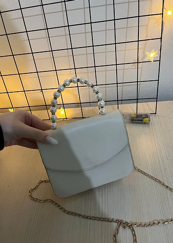 Beyaz Deri Zincir Detaylı Kadın Çanta - Görsel 3