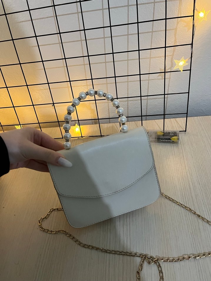 Beyaz Deri Zincir Detaylı Kadın Çanta - Görsel 3