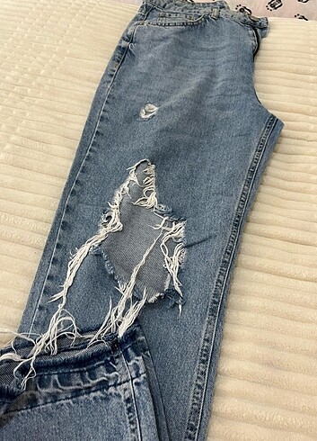 Bershka Yırtık jean