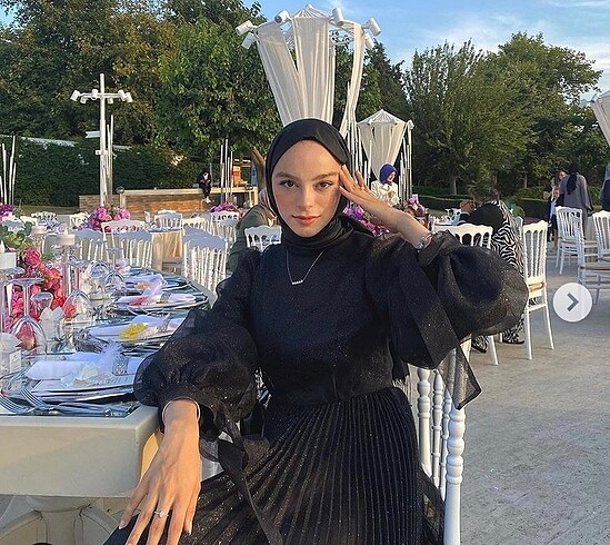 Vesna sabrina siyah