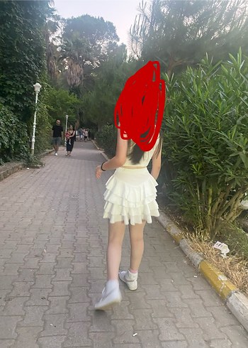 Bershka La sarta Beyaz Fırfırlı Mini Etek