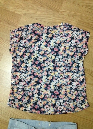 Markasız Ürün Çiçekli T-shirt