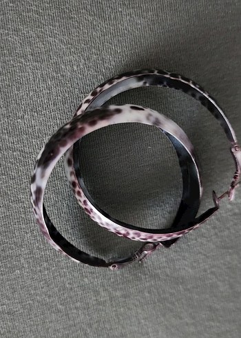 Yılan Desenli Boncuklu Bej Küpe - Görsel 2