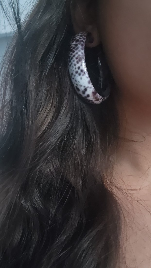 Yılan Desenli Boncuklu Bej Küpe - Görsel 3