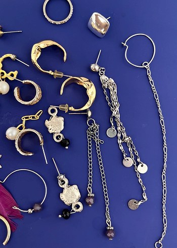 Altın Renkli Zincir Detaylı Moda Küpeler - Görsel 5