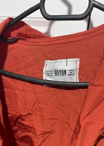 Kırmızı Kapüşonlu Spor Kadın Ceket yağmurluk - Görsel 2