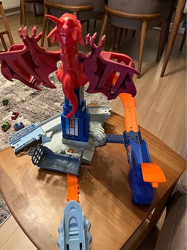 Hotwheels ejderha macerası oyun seti
