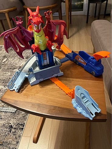 Beden Hotwheels ejderha macerası oyun seti