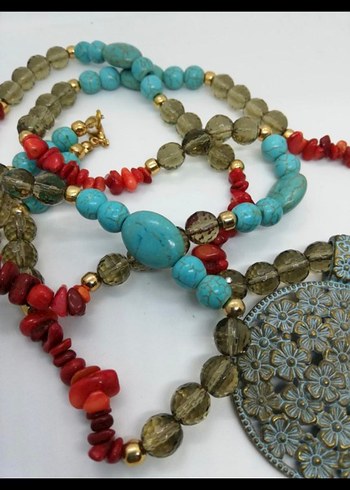 Kuvars ve mercan detaylı uzun kolye - Görsel 2