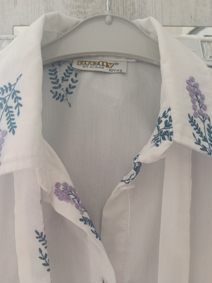 Uzun Kollu Beyaz Çiçek Desenli Bluz - Görsel 2