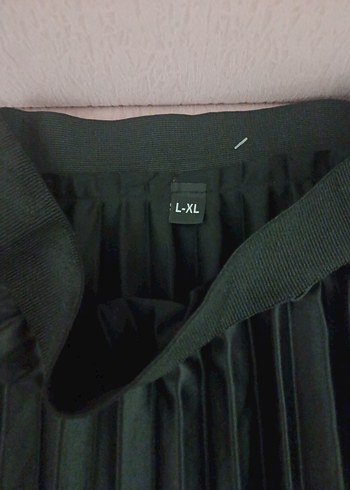 Zara Kadın Siyah Pilili Midi Etek