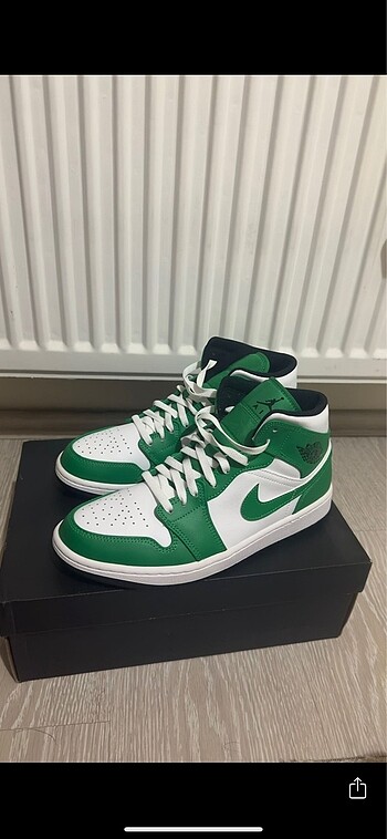 Nike Air Jordan Mid 1