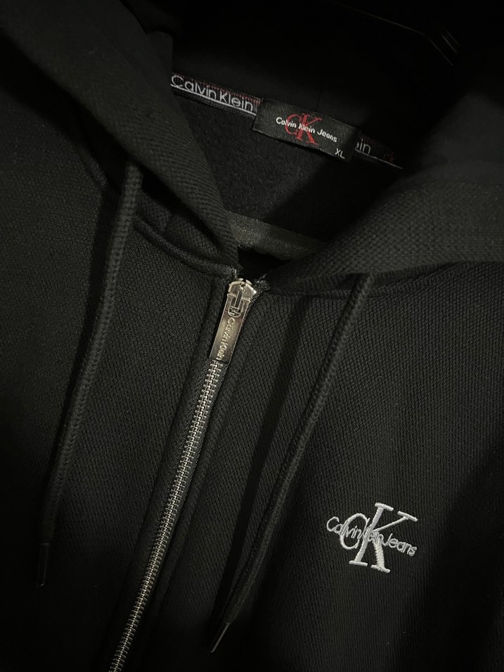 Siyah Kapüşonlu Fermuarlı ck hırka - Görsel 3