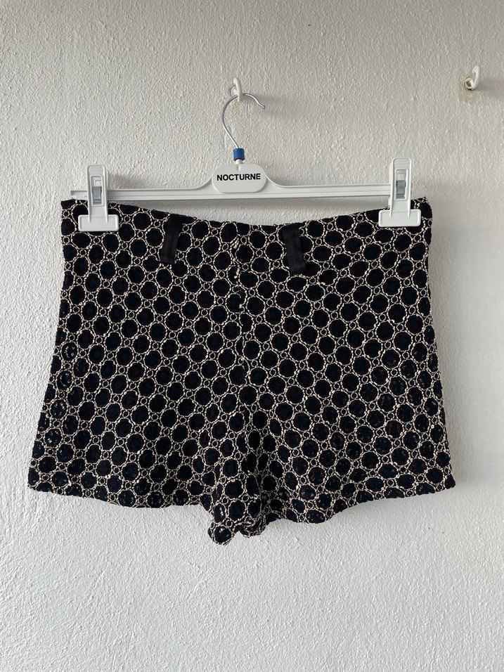 Düğmeli Siyah Mini Şort - Görsel 4