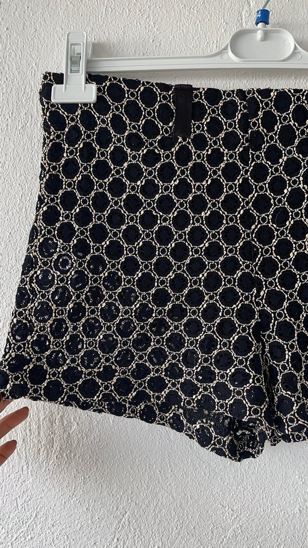 Düğmeli Siyah Mini Şort - Görsel 2