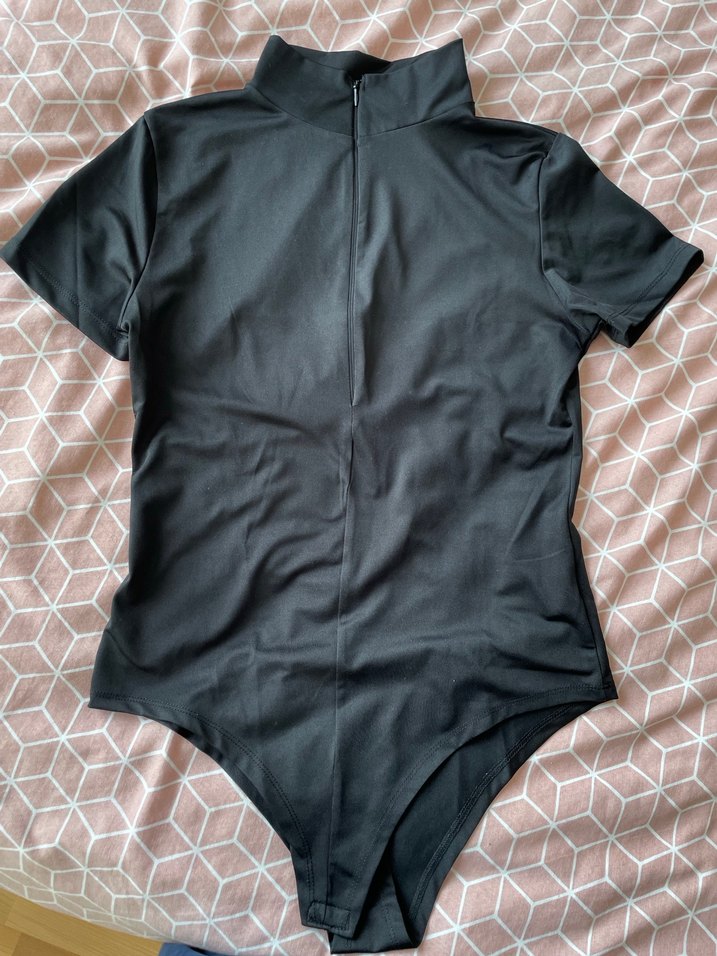 Fermuarlı V Yaka Siyah  Tişört - Görsel 3