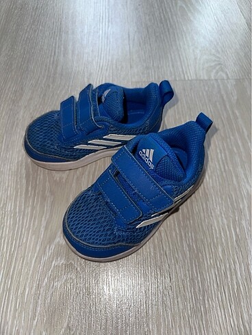 Orijinal adidas