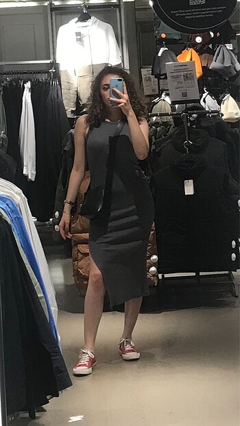 Halter yaka vücuda tam oturan elbise