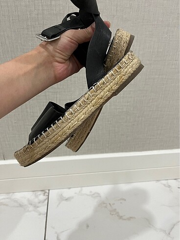 37 Beden H&M sandalet