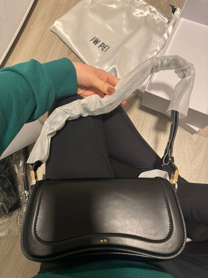 Jw pei siyah deri çanta - Görsel 2