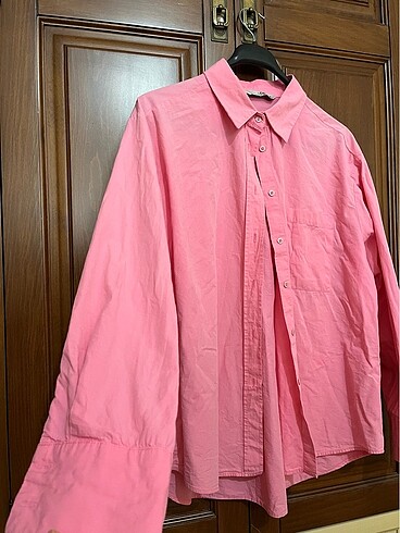 Pembe gömlek