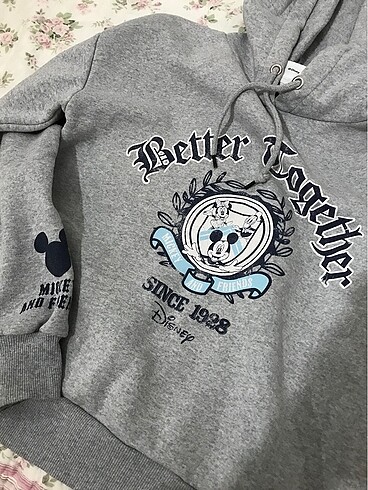 Sweatshirt