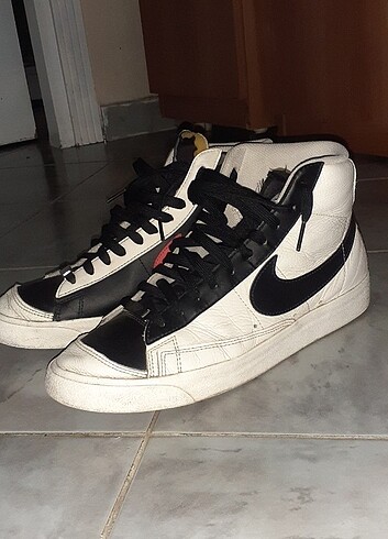 NIKE BLAZER 42.5
