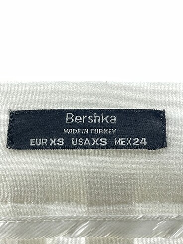 xs Beden beyaz Renk Bershka Mini Etek %70 İndirimli.