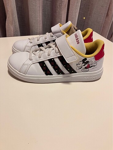 Erkek çocuk Adidas spor ayakkabı