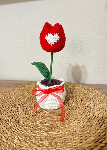 Kalpli Kırmızı Amigurumi Saksıda Lale