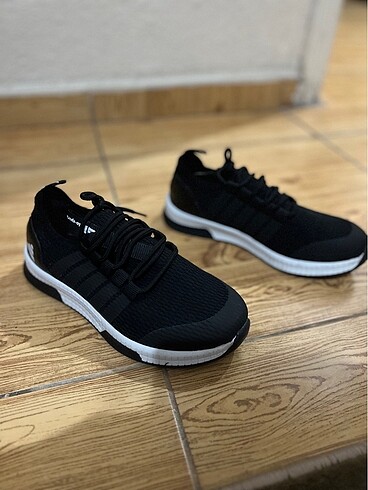 Siyah Spor ayakkabı