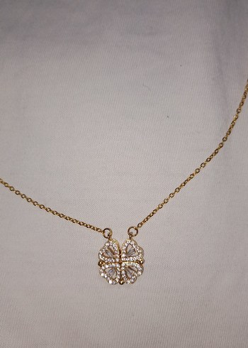 Accessorize Zincir Detaylı Altın Rengi açılır kapanır Yonca Minimalist Kolye