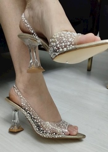 sıfır kutulu ürün İnci İşlemeli Stiletto