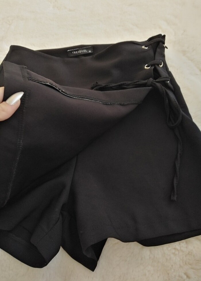 Bağcık detaylı şort etek  - Görsel 3