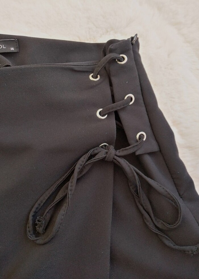 Bağcık detaylı şort etek  - Görsel 4