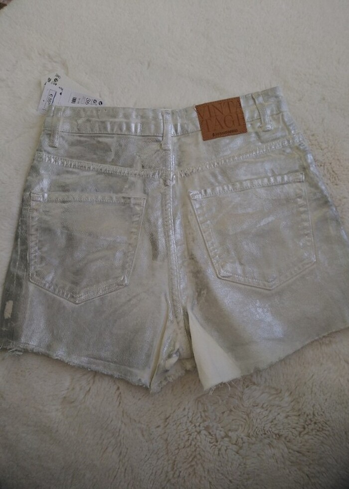 Metalik detaylı şort  - Görsel 2