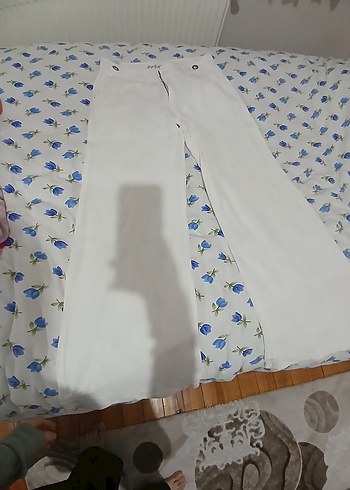 Düğmeli Beyaz Keten Kadın Pantolon - Görsel 4