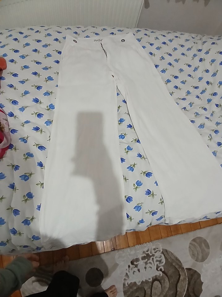 Düğmeli Beyaz Keten Kadın Pantolon - Görsel 4