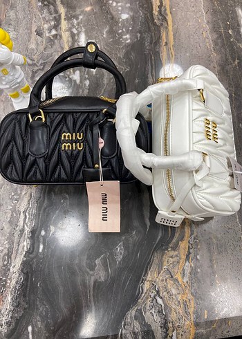 Beden Miu Miu Beyaz ve siyah İTAL çanta