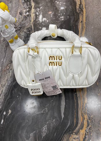 Miu Miu Miu Miu Beyaz ve siyah İTAL çanta