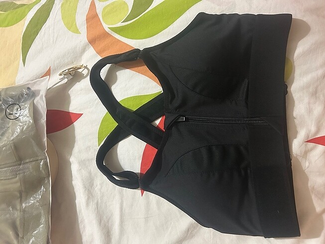 Sporcu sütyeni ayarlanabilir