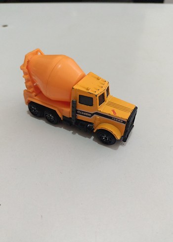 Renkli Sarı Oyuncak Beton Mikseri