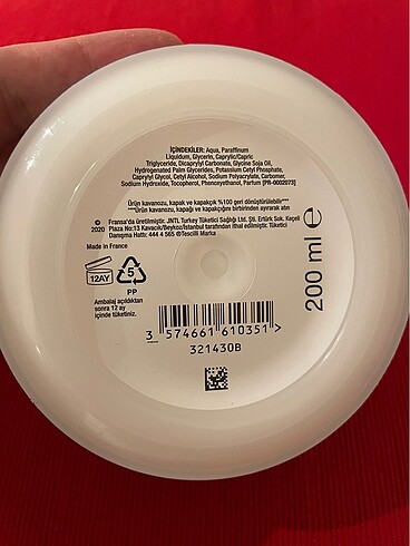 Neutrogena Neutrogena Yoğun Nemlendiricili Bakım Kremi
