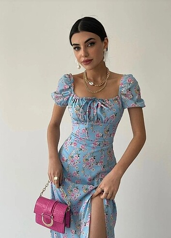 Kadın Çiçek Desenli Carmen Yaka Yırtmaçlı Ip Bağlamalı Elbise