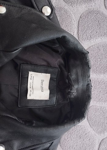 Bershka Kadın Siyah Kemerli Mini Deri Biker Ceket
