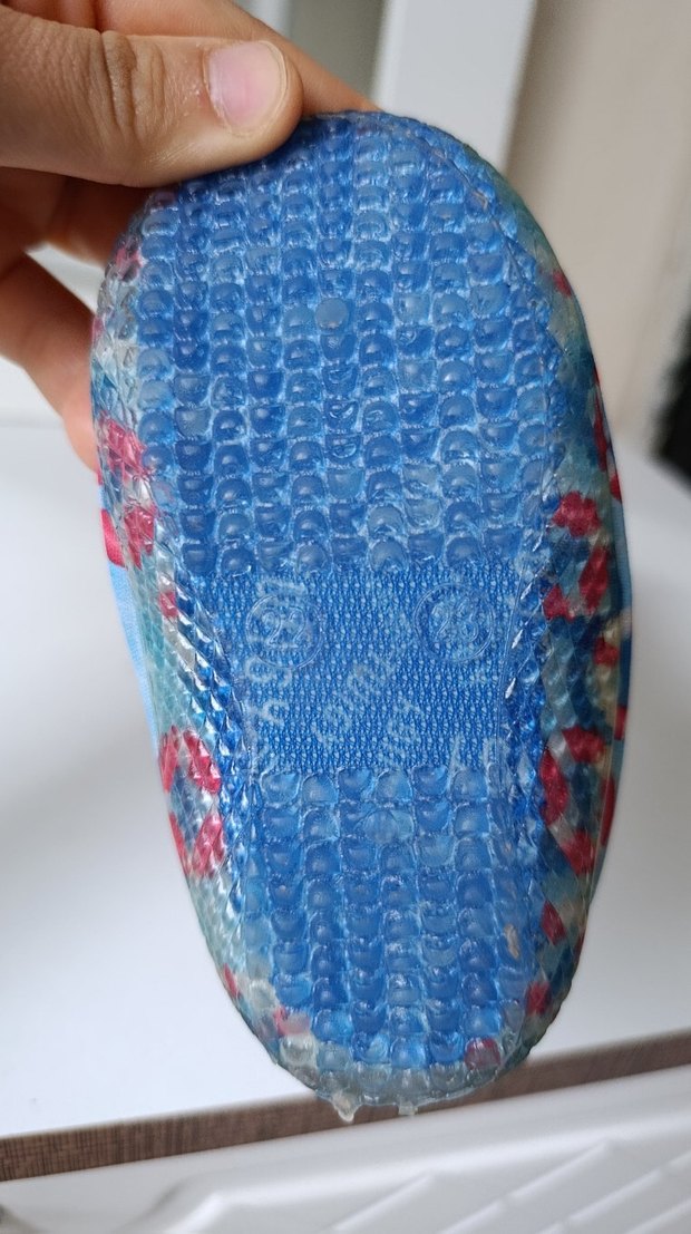 Mavi Desenli Erkek Çocuk Terlik
1 kere giydirdim havuzda - Görsel 2