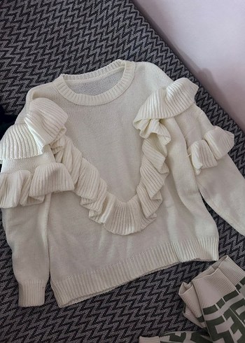 Beyaz Fırfırlı Örgü Kadın Kazak - Görsel 2